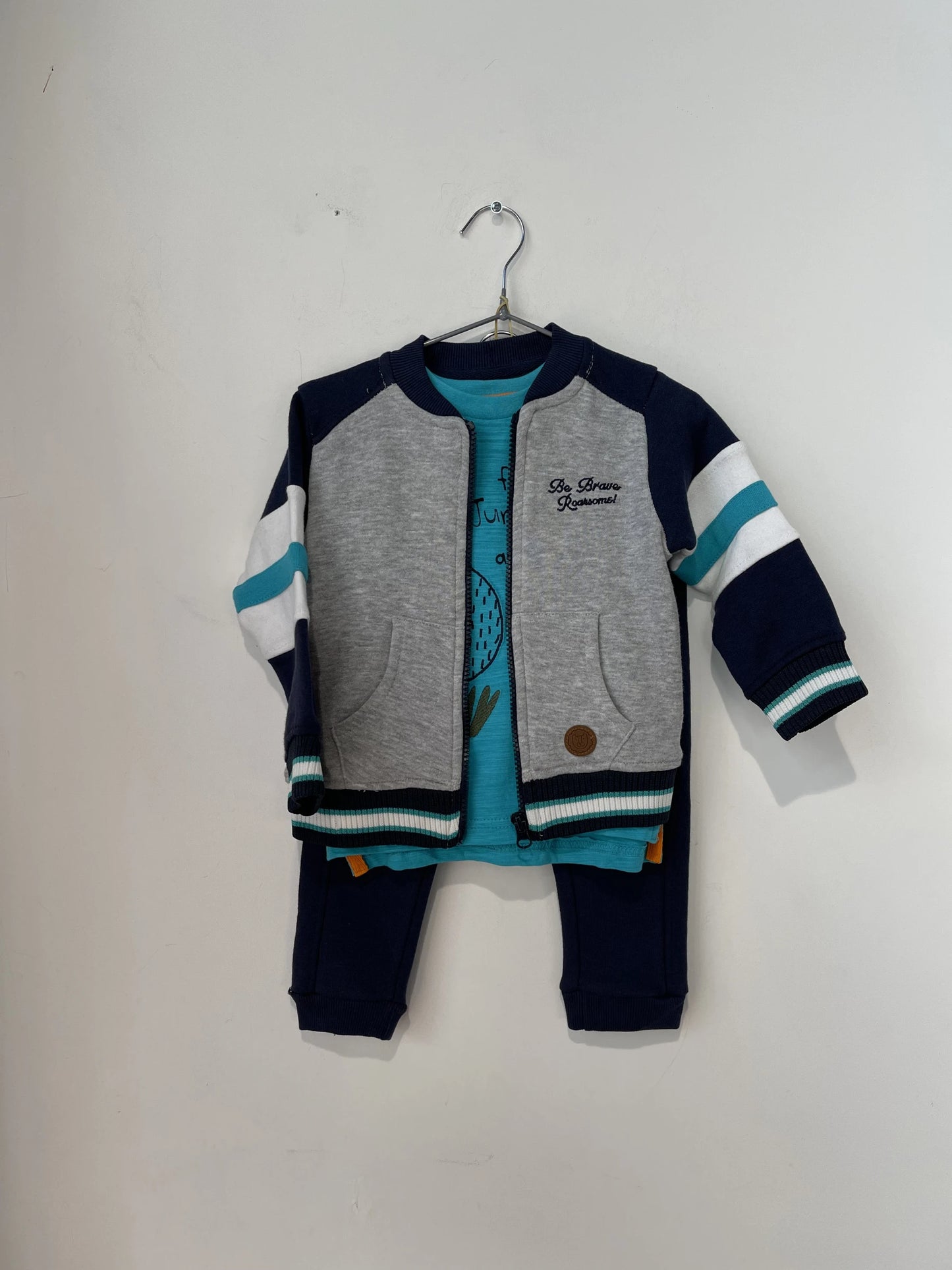 ENSEMBLE 3 PIÈCES VESTE + T-SHIRT & JOGGING (CUTE 1) MINOTI 12M*3Y