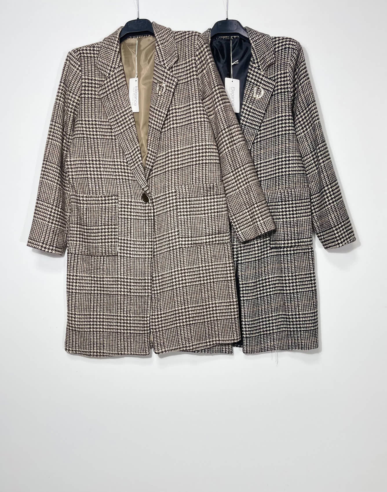 Manteau pied-de-poule avec broches