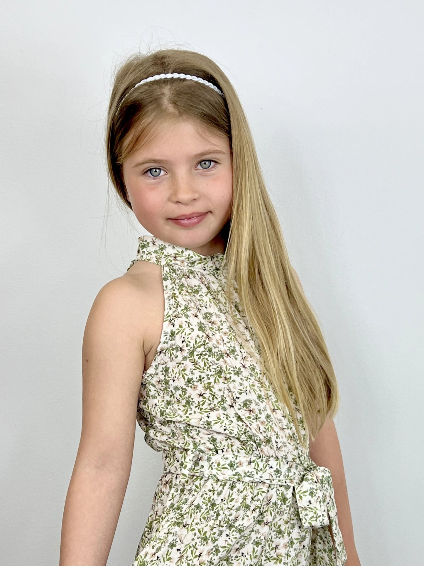 Robe fleurie et à ceinture pour fille