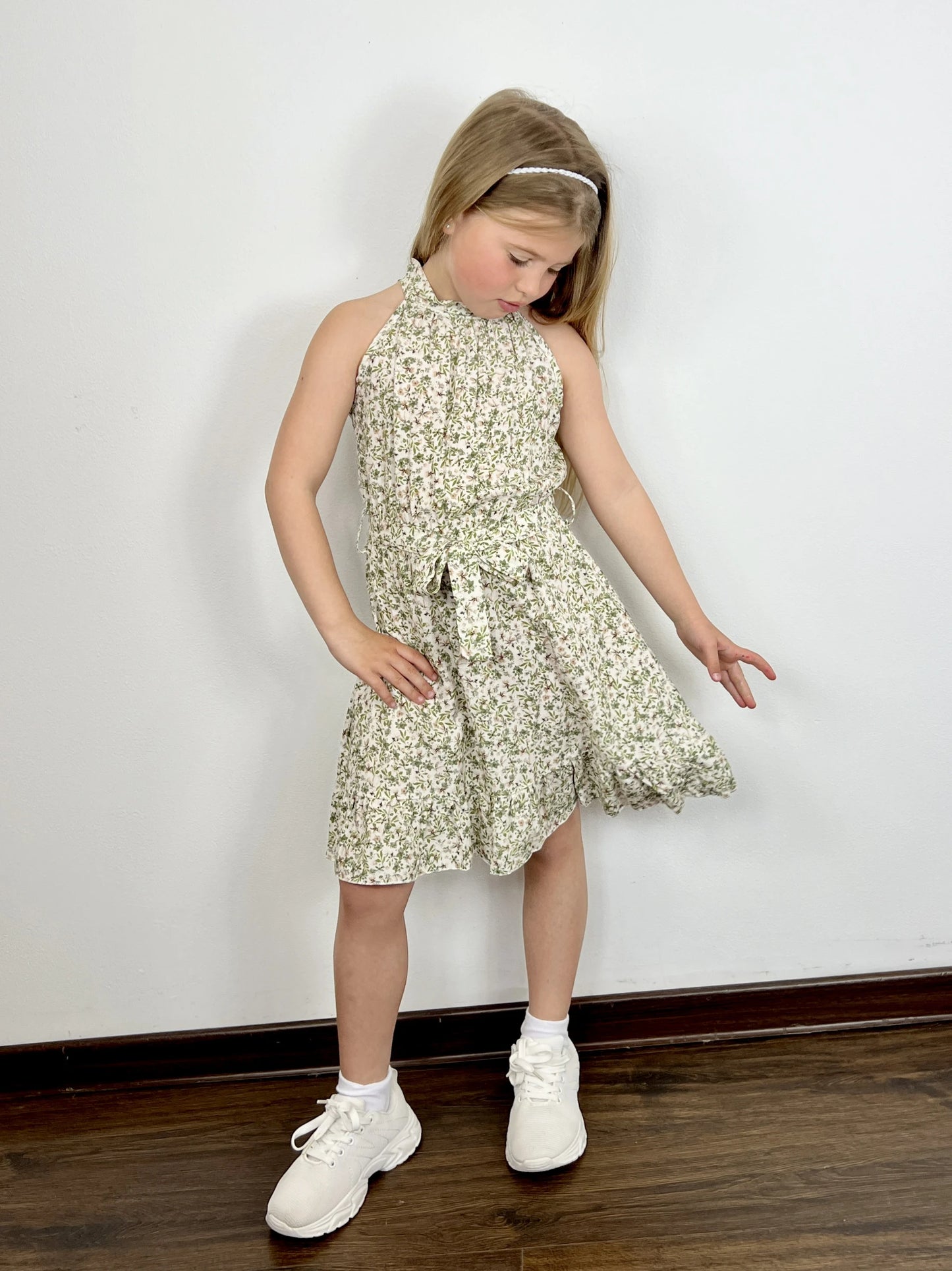 Robe fleurie et à ceinture pour fille