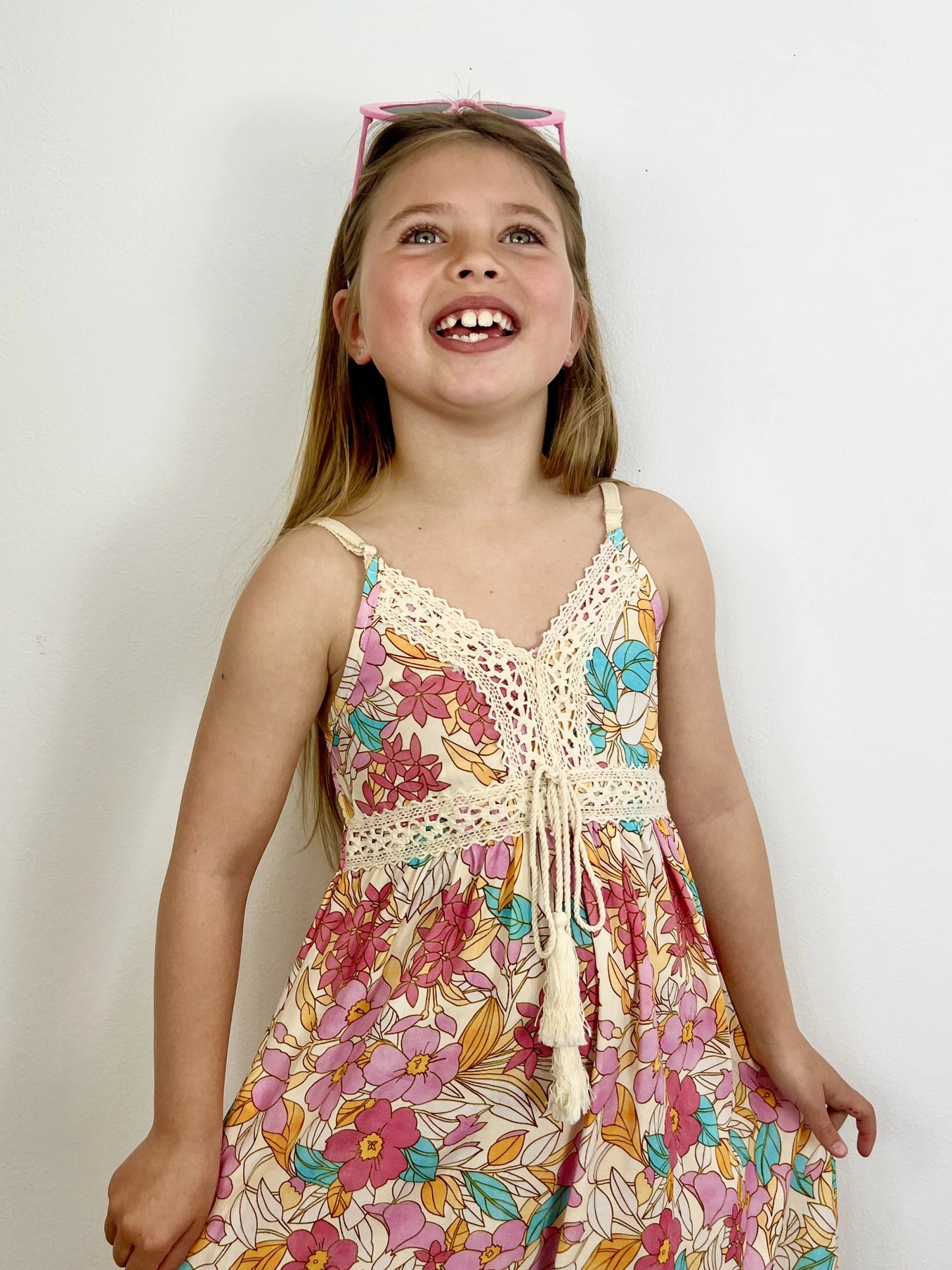 Robe fleurie bohème avec dentelles et bretelles réglables pour fille