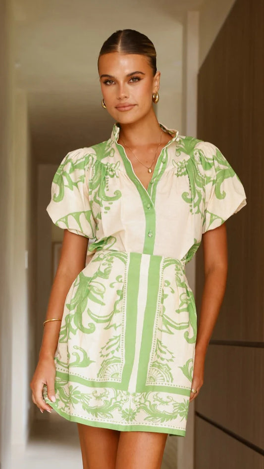 Robe élégante avec motif floral
