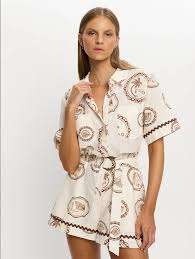 Robe élégante avec motif floral