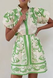 Robe élégante avec motif floral