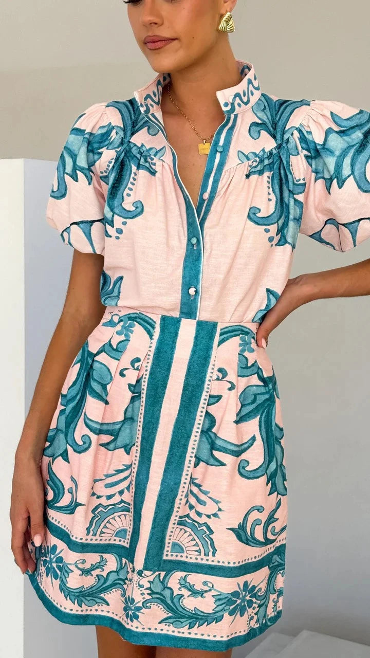 Robe élégante avec motif floral