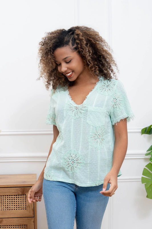 T-shirt en coton brodé à sequins – Col V & Finition destroy